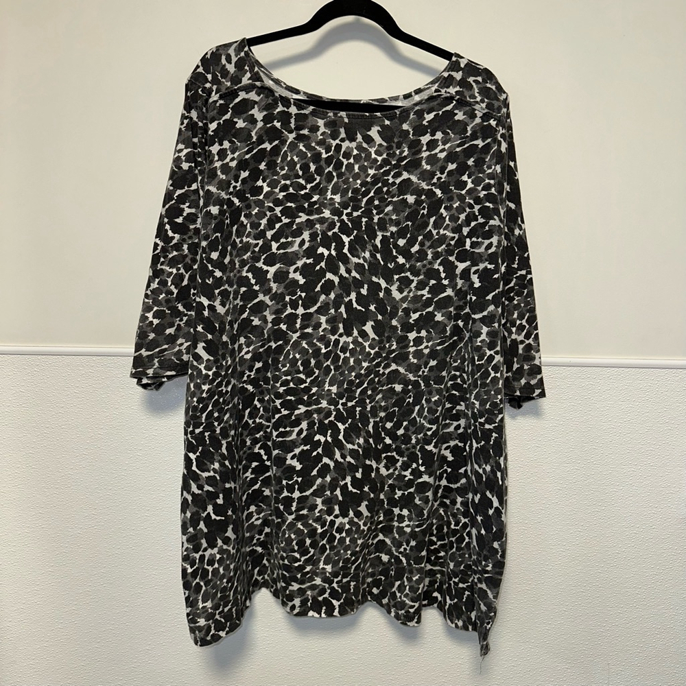 Roman's Women's Plus cheetah Black, Gray & White Short Sleeve Tee Size 3X 30/32 - Picture 5 of 8